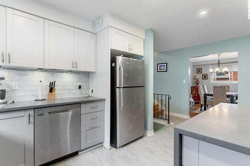 61 Napoli Drive, Hamilton, ON - Indoor Photo Showing Kitchen With Stainless Steel Kitchen