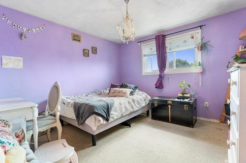 61 Napoli Drive, Hamilton, ON - Indoor Photo Showing Bedroom