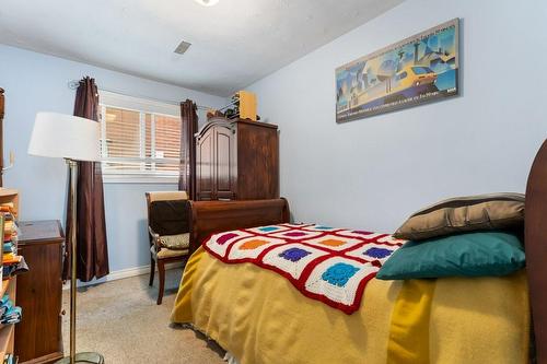 61 Napoli Drive, Hamilton, ON - Indoor Photo Showing Bedroom