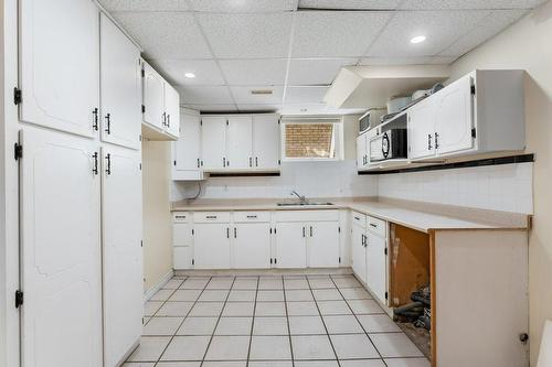 61 Napoli Drive, Hamilton, ON - Indoor Photo Showing Kitchen With Double Sink