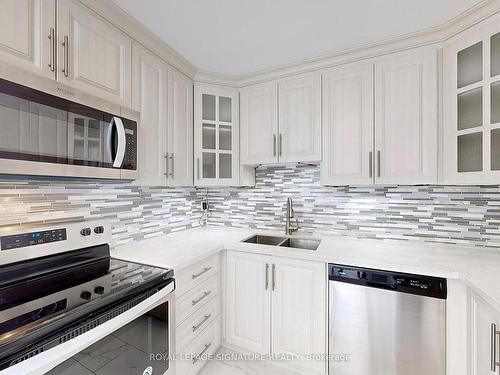 E26-288 Mill Rd, Toronto, ON - Indoor Photo Showing Kitchen With Double Sink With Upgraded Kitchen