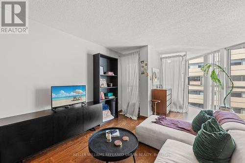 1006 - 705 King Street W, Toronto, ON - Indoor Photo Showing Living Room