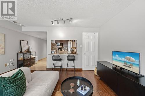 1006 - 705 King Street W, Toronto, ON - Indoor Photo Showing Living Room