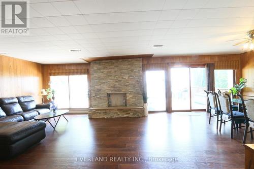 745 Harbour Street, Innisfil (Lefroy), ON - Indoor Photo Showing Living Room With Fireplace