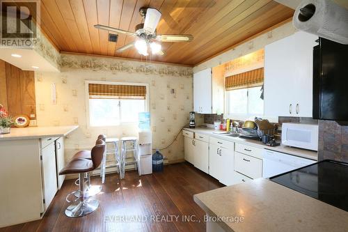 745 Harbour Street, Innisfil (Lefroy), ON - Indoor Photo Showing Kitchen