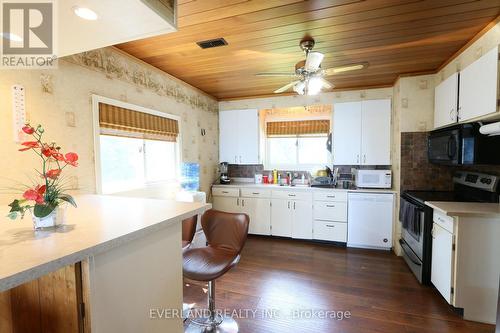 745 Harbour Street, Innisfil (Lefroy), ON - Indoor Photo Showing Kitchen