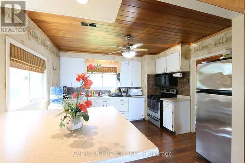 745 Harbour Street, Innisfil (Lefroy), ON - Indoor Photo Showing Kitchen