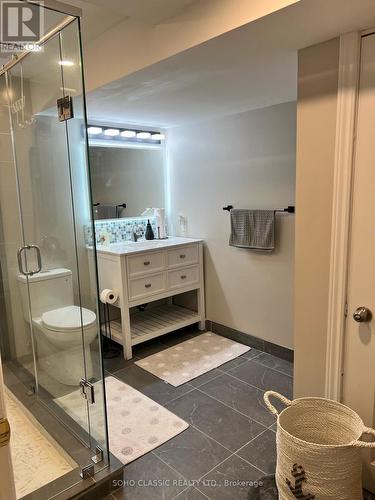 84 Longwood Avenue, Richmond Hill, ON - Indoor Photo Showing Bathroom