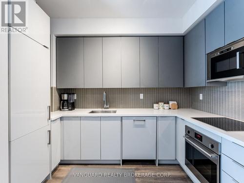 1004 - 2908 Highway 7 W, Vaughan (Concord), ON - Indoor Photo Showing Kitchen