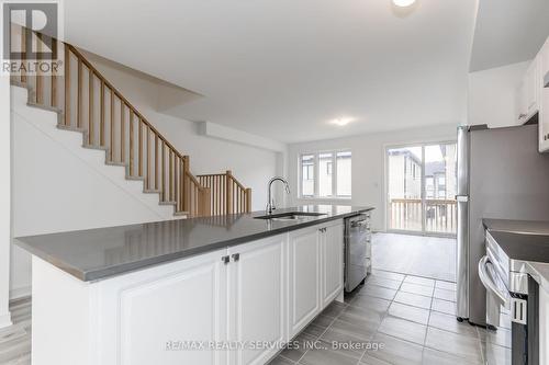 61 Red Maple Lane, Barrie (Innis-Shore), ON - Indoor Photo Showing Kitchen