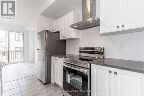 61 Red Maple Lane, Barrie (Innis-Shore), ON - Indoor Photo Showing Kitchen