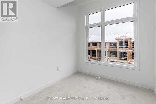 61 Red Maple Lane, Barrie (Innis-Shore), ON - Indoor Photo Showing Other Room