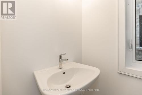 61 Red Maple Lane, Barrie (Innis-Shore), ON - Indoor Photo Showing Bathroom