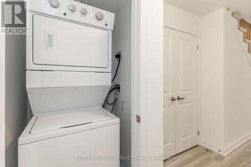 61 Red Maple Lane, Barrie (Innis-Shore), ON - Indoor Photo Showing Laundry Room