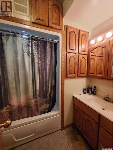 902 Francis Street, Grenfell, SK - Indoor Photo Showing Bathroom