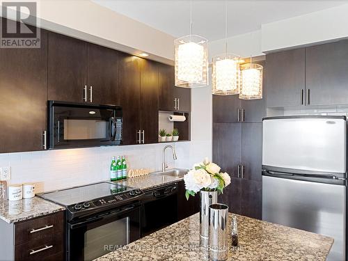 806 - 181 Wynford Drive W, Toronto (Banbury-Don Mills), ON - Indoor Photo Showing Kitchen With Upgraded Kitchen