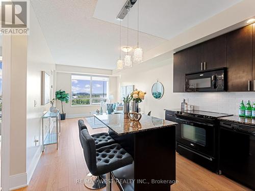 806 - 181 Wynford Drive W, Toronto (Banbury-Don Mills), ON - Indoor Photo Showing Kitchen With Upgraded Kitchen