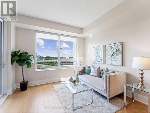 806 - 181 Wynford Drive W, Toronto (Banbury-Don Mills), ON - Indoor Photo Showing Living Room