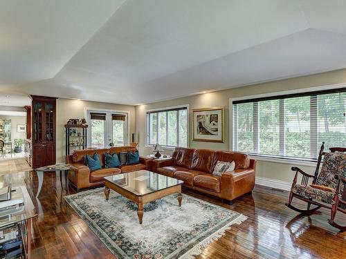 Family room - 87 Av. Henley, Mont-Royal, QC - Indoor Photo Showing Living Room