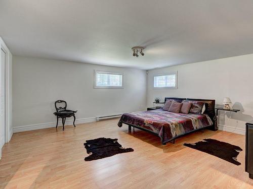 Bedroom - 87 Av. Henley, Mont-Royal, QC - Indoor Photo Showing Bedroom