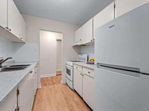 409-175 Centennial Dr, Courtenay, BC - Indoor Photo Showing Kitchen