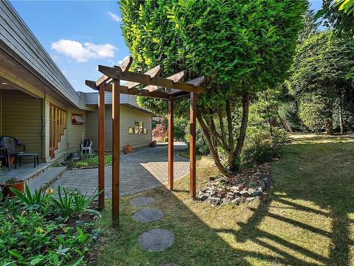 8760 Beaumaris Pl, North Saanich, BC 