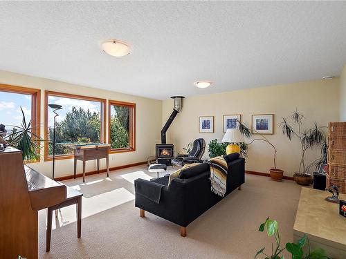 8760 Beaumaris Pl, North Saanich, BC 