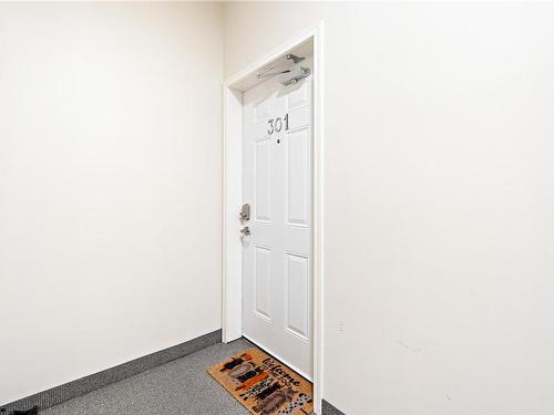 301-572 Stewart Ave, Nanaimo, BC - Indoor Photo Showing Other Room