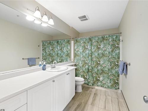 301-572 Stewart Ave, Nanaimo, BC - Indoor Photo Showing Bathroom