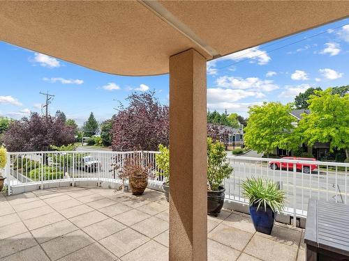 301-572 Stewart Ave, Nanaimo, BC - Outdoor With Deck Patio Veranda With Exterior