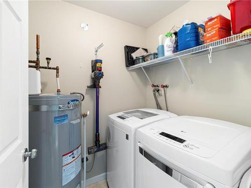 301-572 Stewart Ave, Nanaimo, BC - Indoor Photo Showing Laundry Room