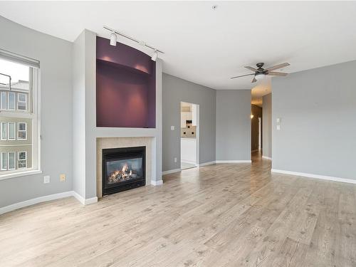 301-572 Stewart Ave, Nanaimo, BC - Indoor Photo Showing Living Room With Fireplace