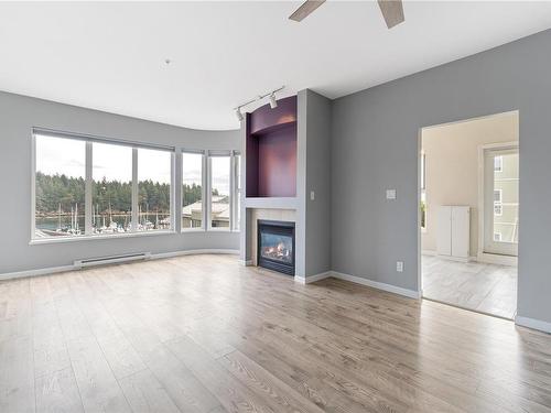 301-572 Stewart Ave, Nanaimo, BC - Indoor Photo Showing Living Room With Fireplace