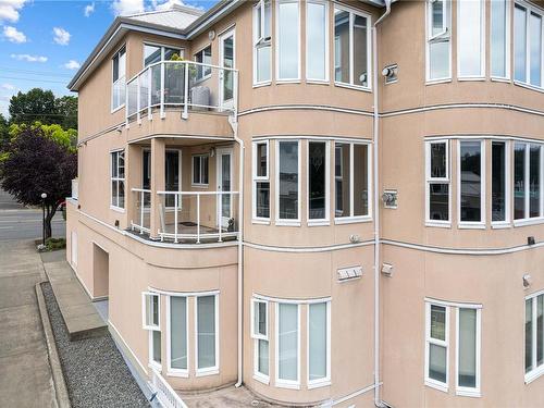 301-572 Stewart Ave, Nanaimo, BC - Outdoor With Exterior