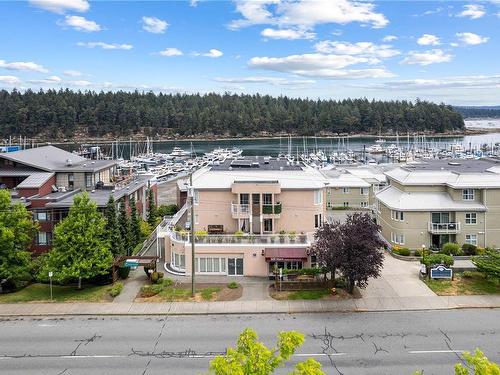 301-572 Stewart Ave, Nanaimo, BC - Outdoor With View