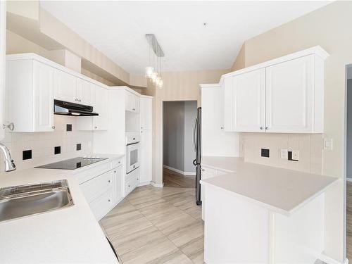 301-572 Stewart Ave, Nanaimo, BC - Indoor Photo Showing Kitchen With Upgraded Kitchen