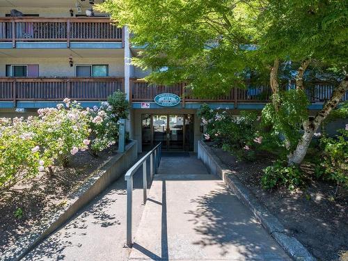 401-4724 Uplands Dr, Nanaimo, BC - Outdoor With Balcony