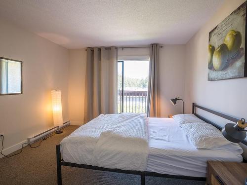 401-4724 Uplands Dr, Nanaimo, BC - Indoor Photo Showing Bedroom