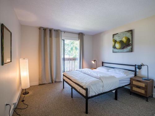 401-4724 Uplands Dr, Nanaimo, BC - Indoor Photo Showing Bedroom