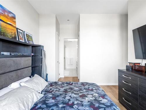 601-1201 Fort St, Victoria, BC - Indoor Photo Showing Bedroom