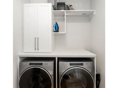 601-1201 Fort St, Victoria, BC - Indoor Photo Showing Laundry Room