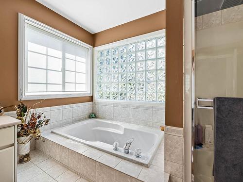 3464 Navatanee Drive, Kamloops, BC - Indoor Photo Showing Bathroom