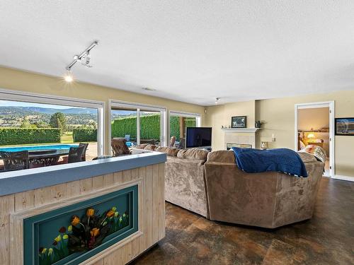 3464 Navatanee Drive, Kamloops, BC - Indoor Photo Showing Living Room With Fireplace