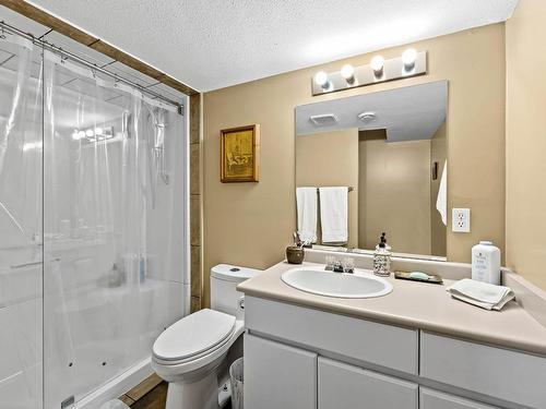 3464 Navatanee Drive, Kamloops, BC - Indoor Photo Showing Bathroom