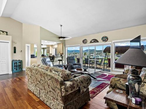 3464 Navatanee Drive, Kamloops, BC - Indoor Photo Showing Living Room