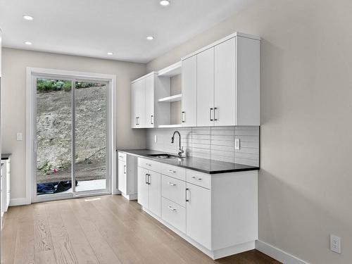 121-2045 Stagecoach Drive, Kamloops, BC - Indoor Photo Showing Kitchen