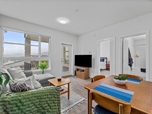 201-1880 Hugh Allan Drive, Kamloops, BC - Indoor Photo Showing Living Room