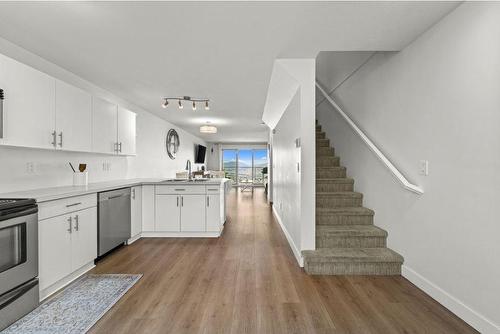 7-1110 Hugh Allan Drive, Kamloops, BC - Indoor Photo Showing Kitchen