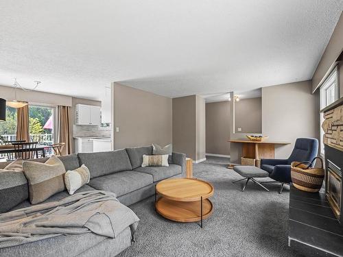 1503 Cascade Street, Kamloops, BC - Indoor Photo Showing Living Room