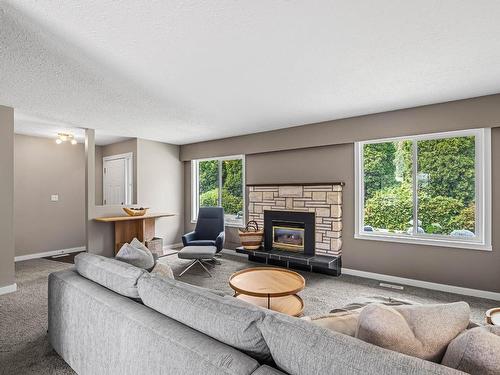 1503 Cascade Street, Kamloops, BC - Indoor Photo Showing Living Room With Fireplace